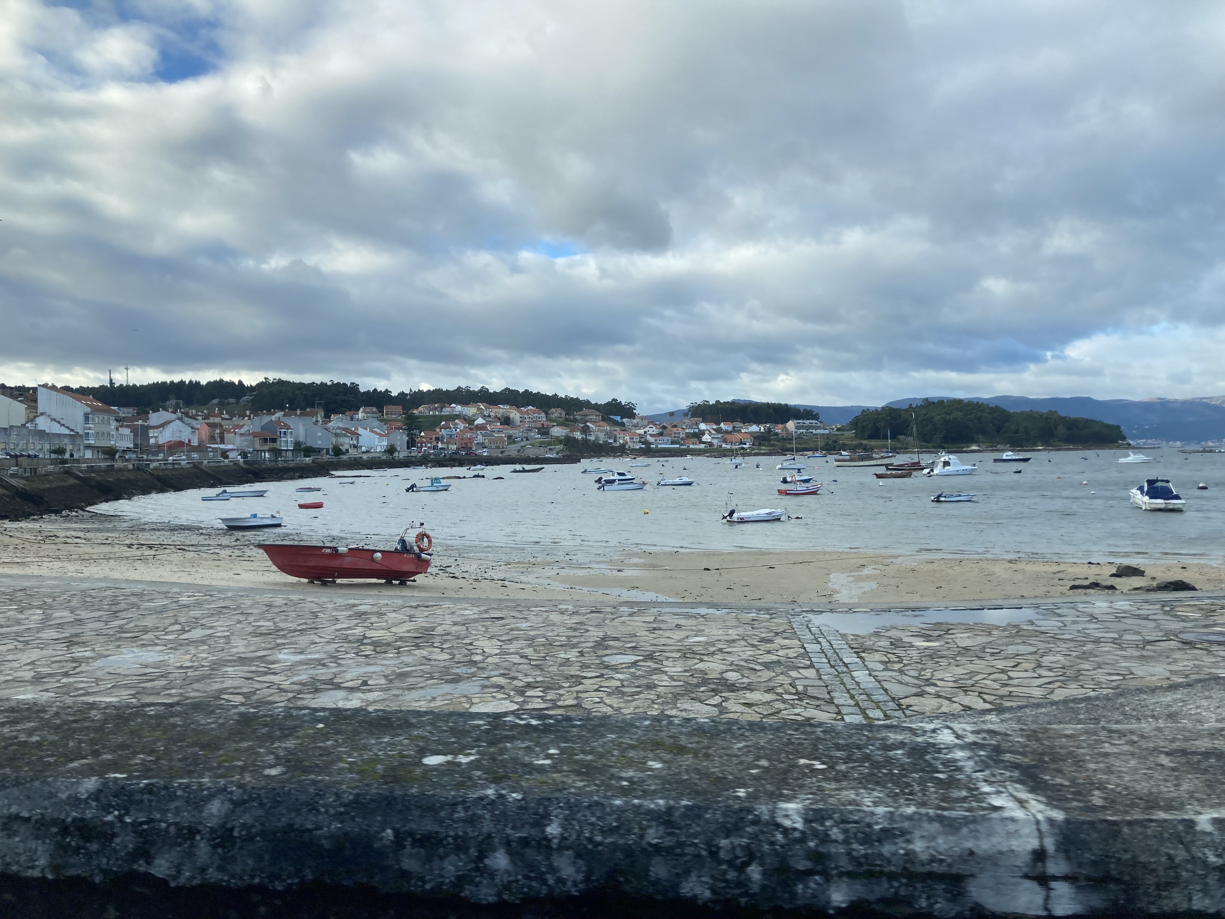 fishing boats in low tides